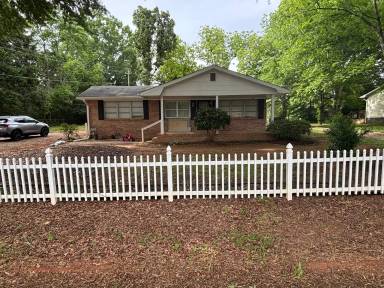 Main picture of 107 W Bonnell St