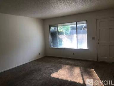 Main picture of 6040 N Poplar Ave