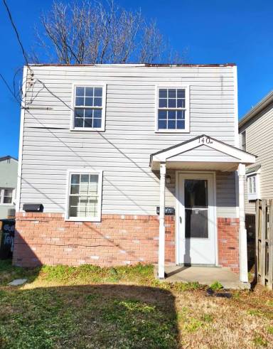 Main picture of 140 S Fifth St