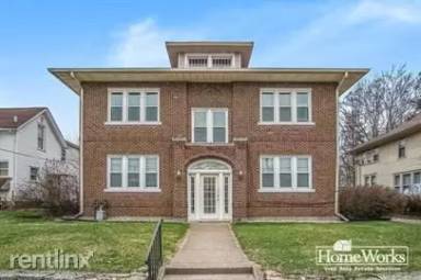 Main picture of 321 W 4th St