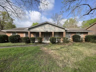 Main picture of 2018 Green Acres Dr