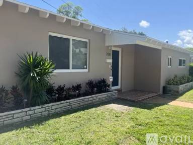 Main picture of 2100 SW 26th St