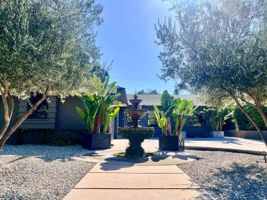 Main picture of 614 N Glendora Ave