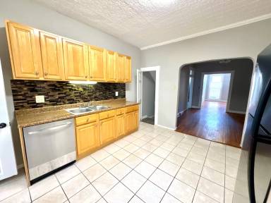 Main picture of 2507 W Fayette St