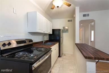 Main picture of 2621 NE 13th Ct
