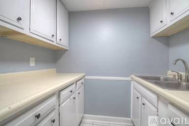 Main picture of 305 Lake St