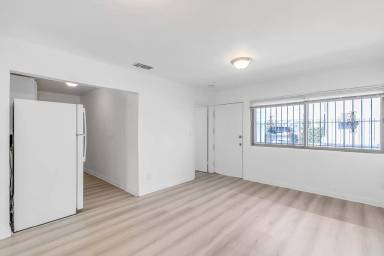 Main picture of 830 W Colden Ave