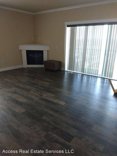 Main picture of 1015 Railroad