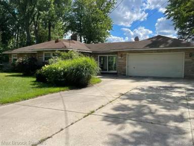 Main picture of 5111 Elizabeth Lake Rd