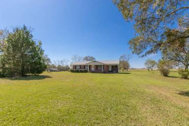 Main picture of 15201 County Road 71 S