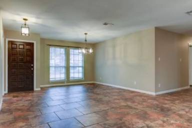 Main picture of 10 Clay Ave