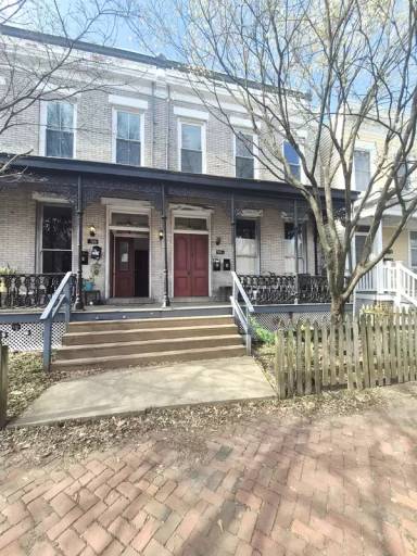 Main picture of 709 1/2 W Clay St