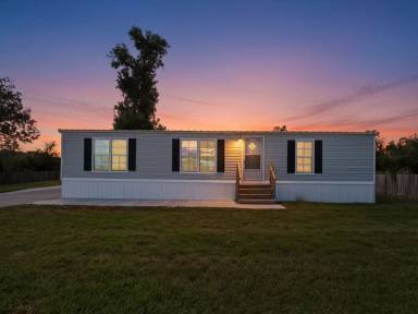 Main picture of 104 Saint Jude St