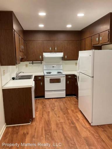 Main picture of 927 E 9th Ave