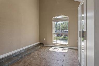 Main picture of 9235 Lasswell