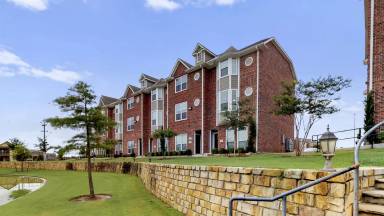 Main picture of Lakeridge Townhomes