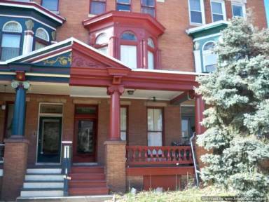 Main picture of 2842 Saint Paul St