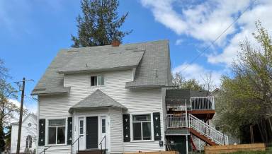 Main picture of 504 1/2 E 3rd St