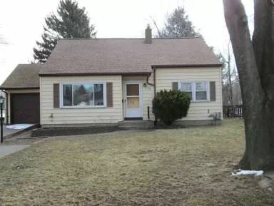 Main picture of 135 Lake Breeze Rd