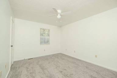 Main picture of 587 Baker Rd