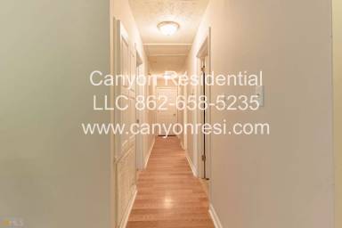 Main picture of 220 Splitwood Ln