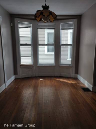 Main picture of 177 Lawrence St