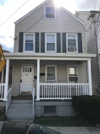 Main picture of 24 Delafield St