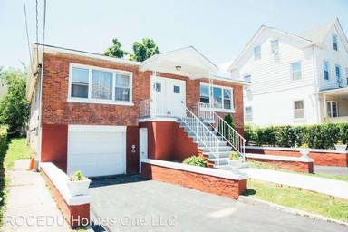 Main picture of 344 S 1st Ave