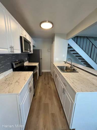 Main picture of 910 E Tiffany Dr