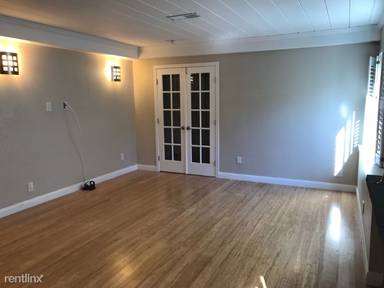 Main picture of 1111 North Rd