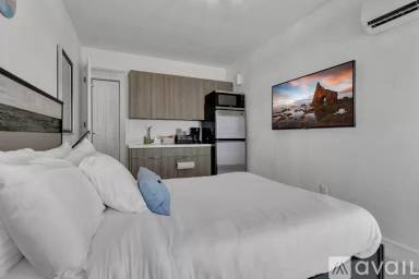 Main picture of 7910 Byron Ave