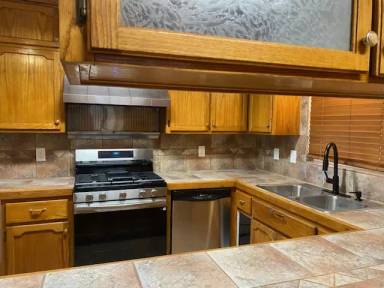 Main picture of 8442 S Fruit Ave