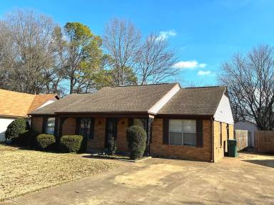 Main picture of 8620 Woodbine Dr