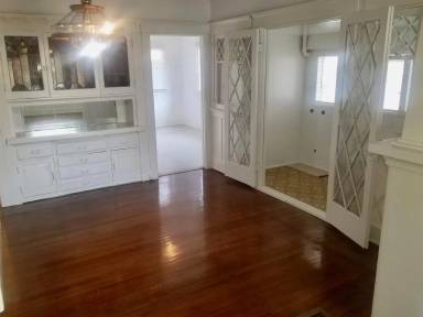 Main picture of 219 S Avenue 60