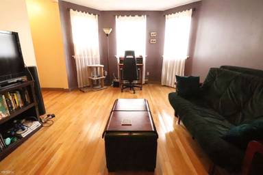 Main picture of 223 Holland St