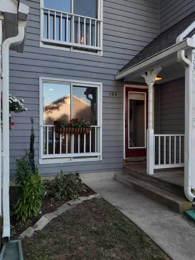 Main picture of 104 W O St