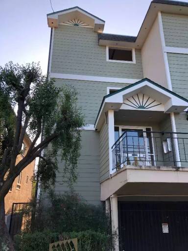 Main picture of 1405 Oak Grove Ave