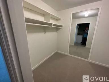 Main picture of 25 Ivy Sq NE