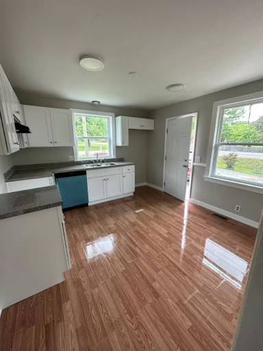 Main picture of 100 Glenmont Dr