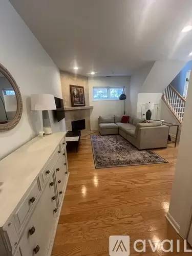 Main picture of 2026 W Grand Ave