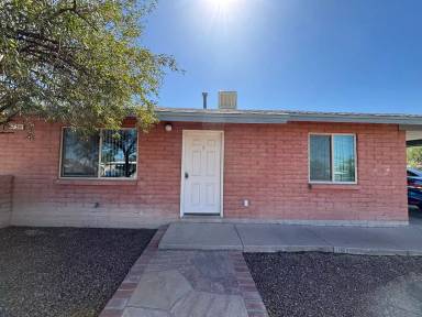 Main picture of 673 W 41st St
