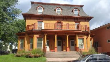 Main picture of 905 Main St