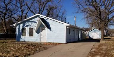 Main picture of 205 E 1st St