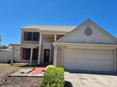 Main picture of 5907 Deer Lake Dr