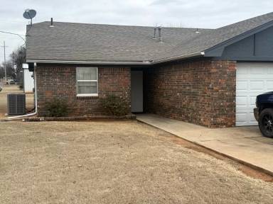 Main picture of 313 W Pine Ave
