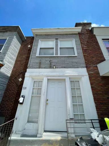 Main picture of 522 E Queen Ln