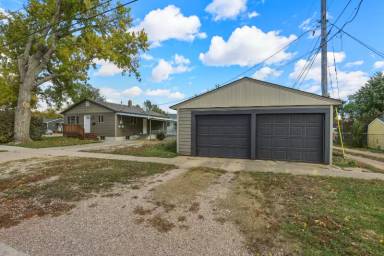 Main picture of 2104 Prairie Ave