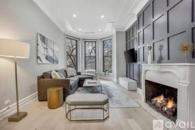 Main picture of 816 N Dearborn St