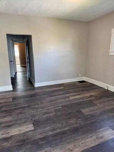 Main picture of 1405 Hoefgen St