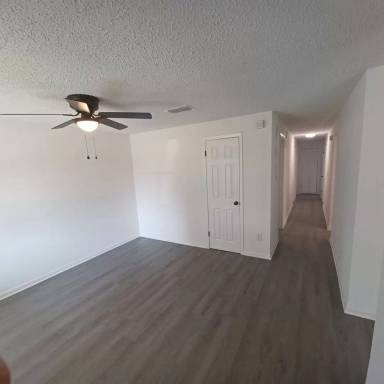 Main picture of 5979 Martin Luther King Dr